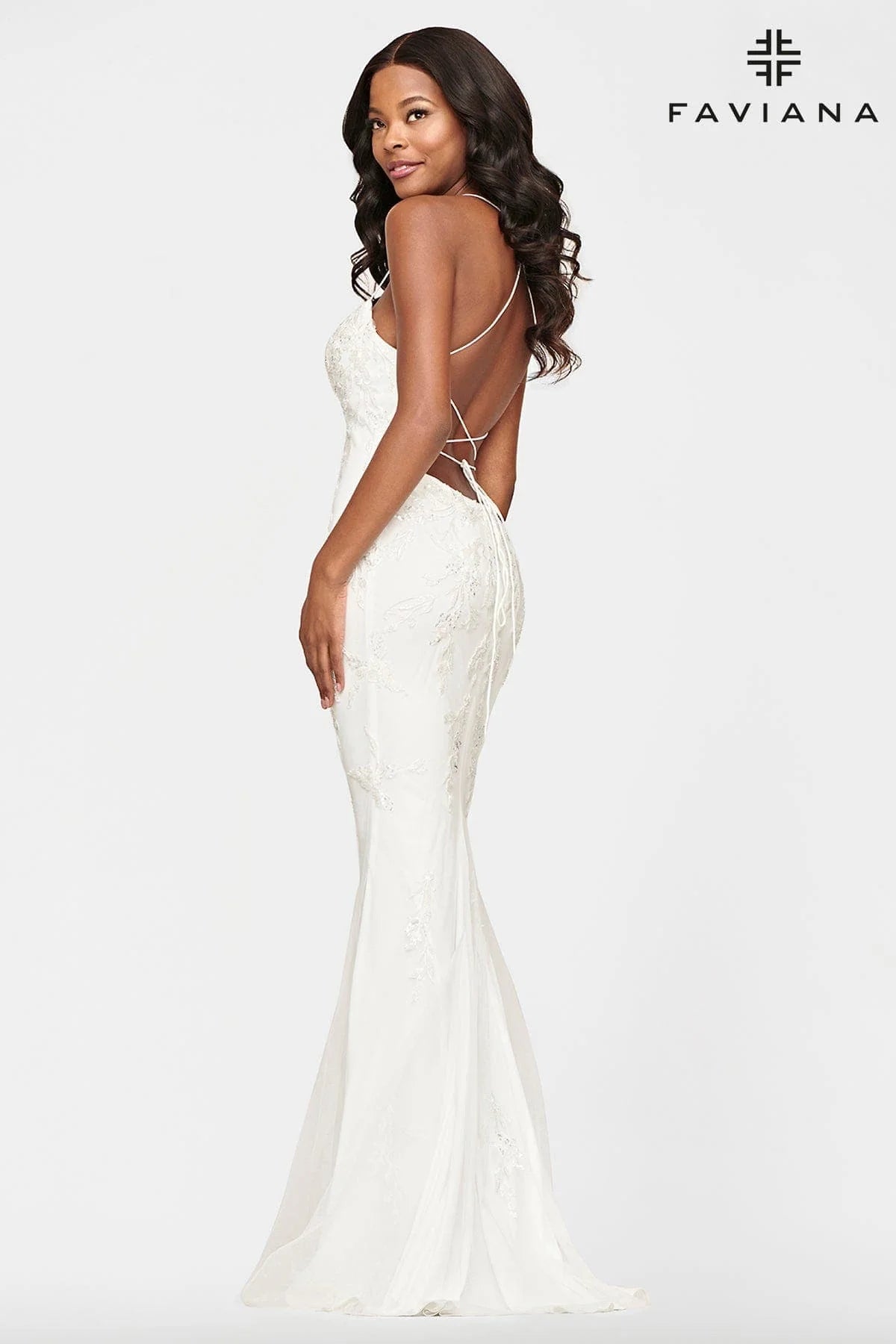 Long Tulle Prom Dress With Beaded Applique And Scoop Neckline | S10634